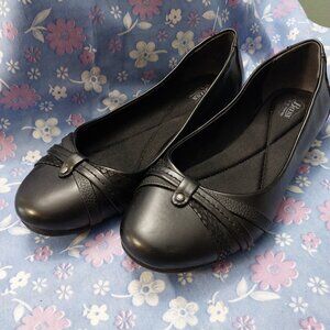 3269 Size 9M Bass Go-To-Comfort Flats.